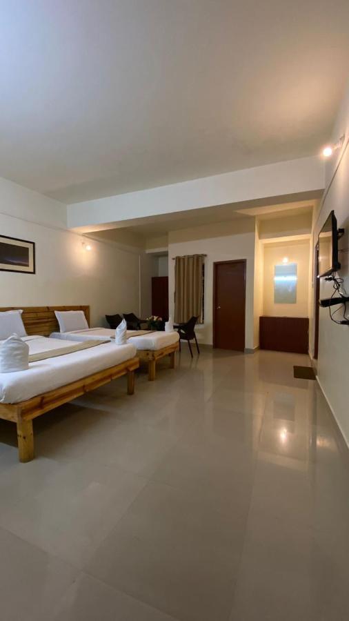 Hotel Travellers Inn Shillong Bagian luar foto