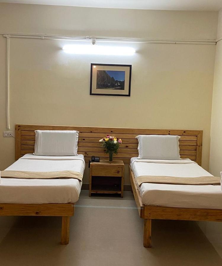 Hotel Travellers Inn Shillong Bagian luar foto
