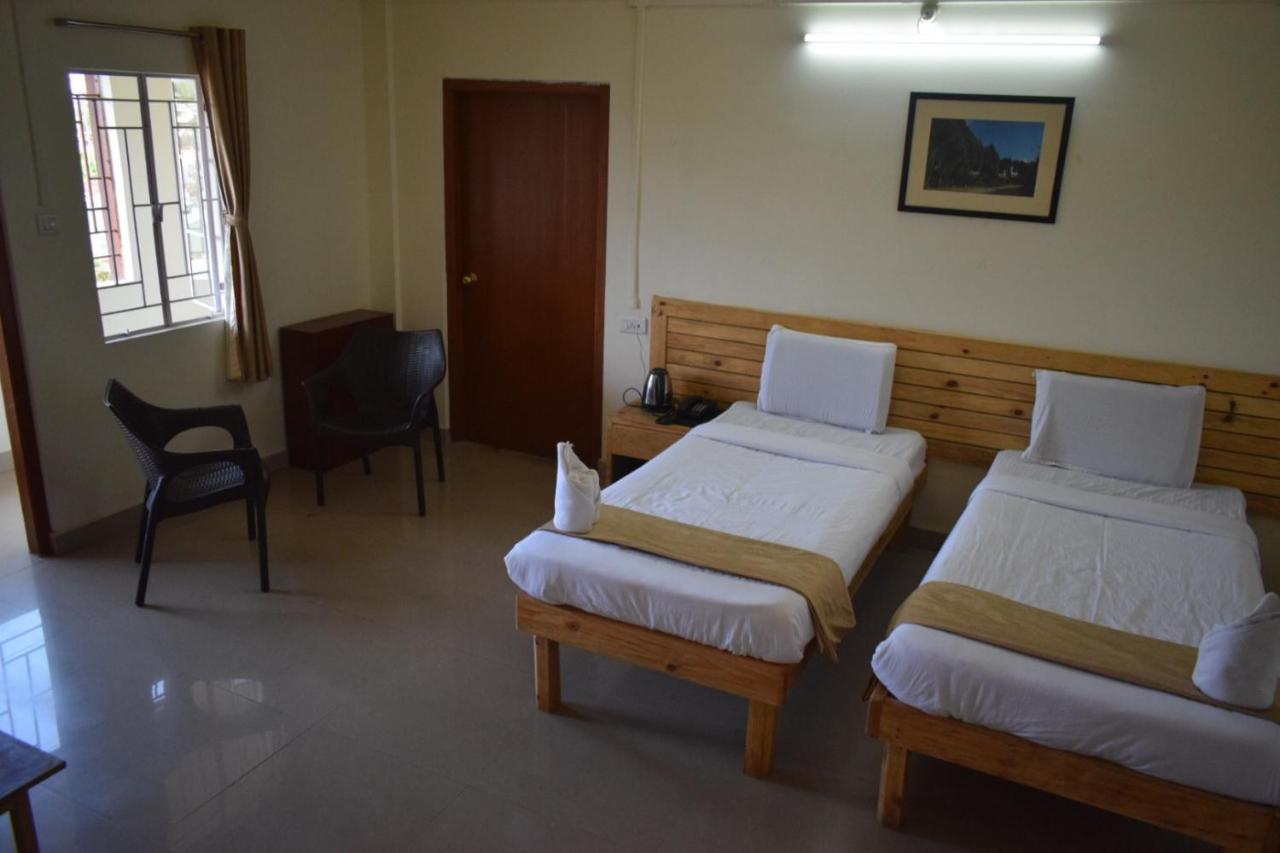 Hotel Travellers Inn Shillong Bagian luar foto
