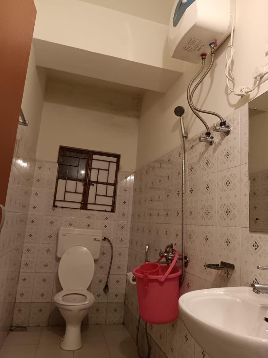 Hotel Travellers Inn Shillong Bagian luar foto