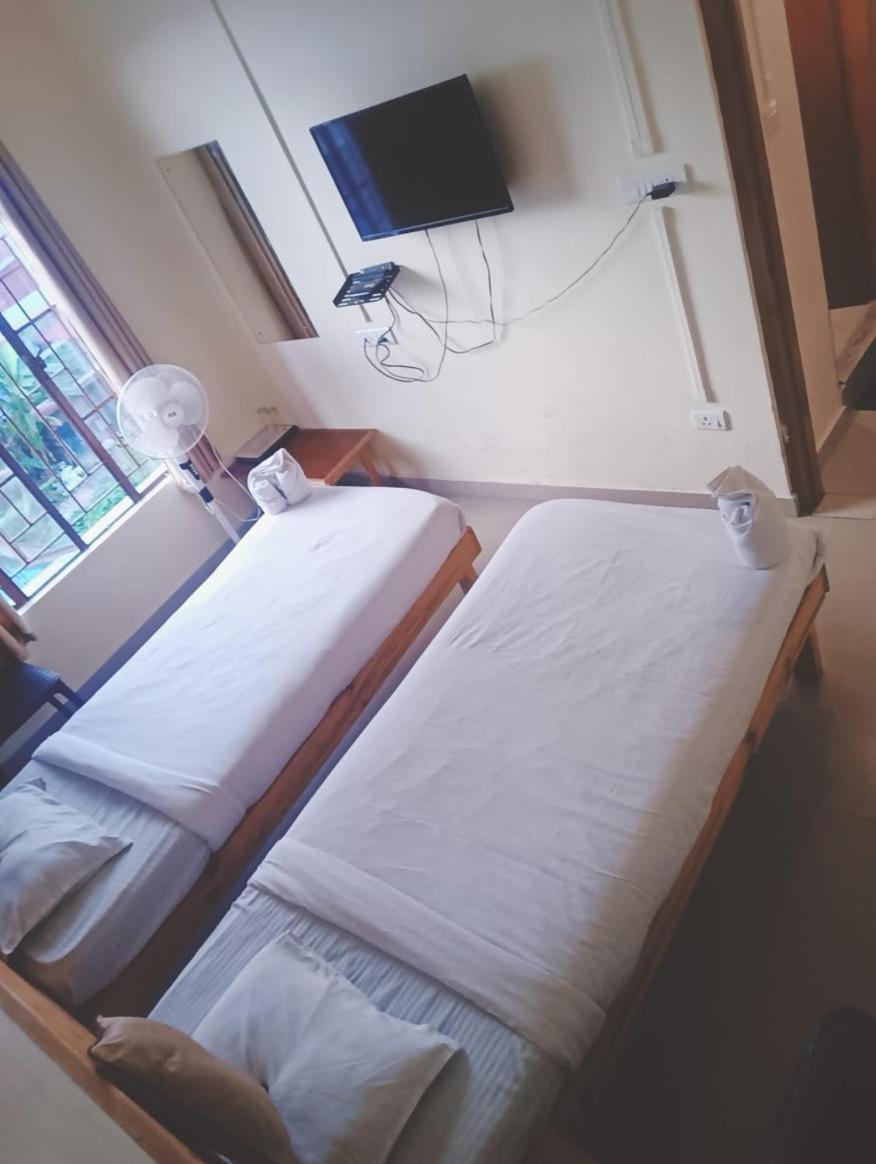 Hotel Travellers Inn Shillong Bagian luar foto