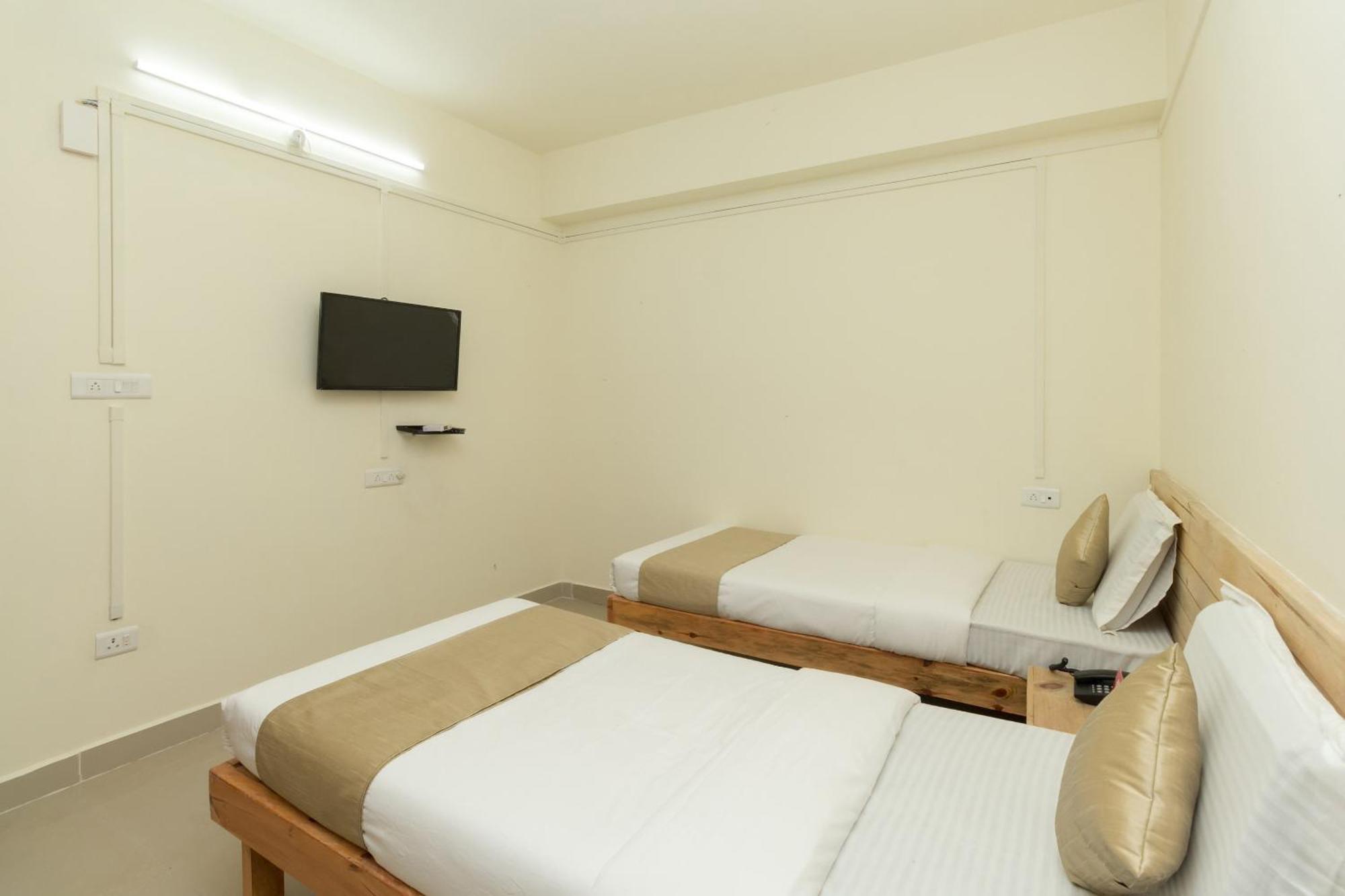 Hotel Travellers Inn Shillong Bagian luar foto