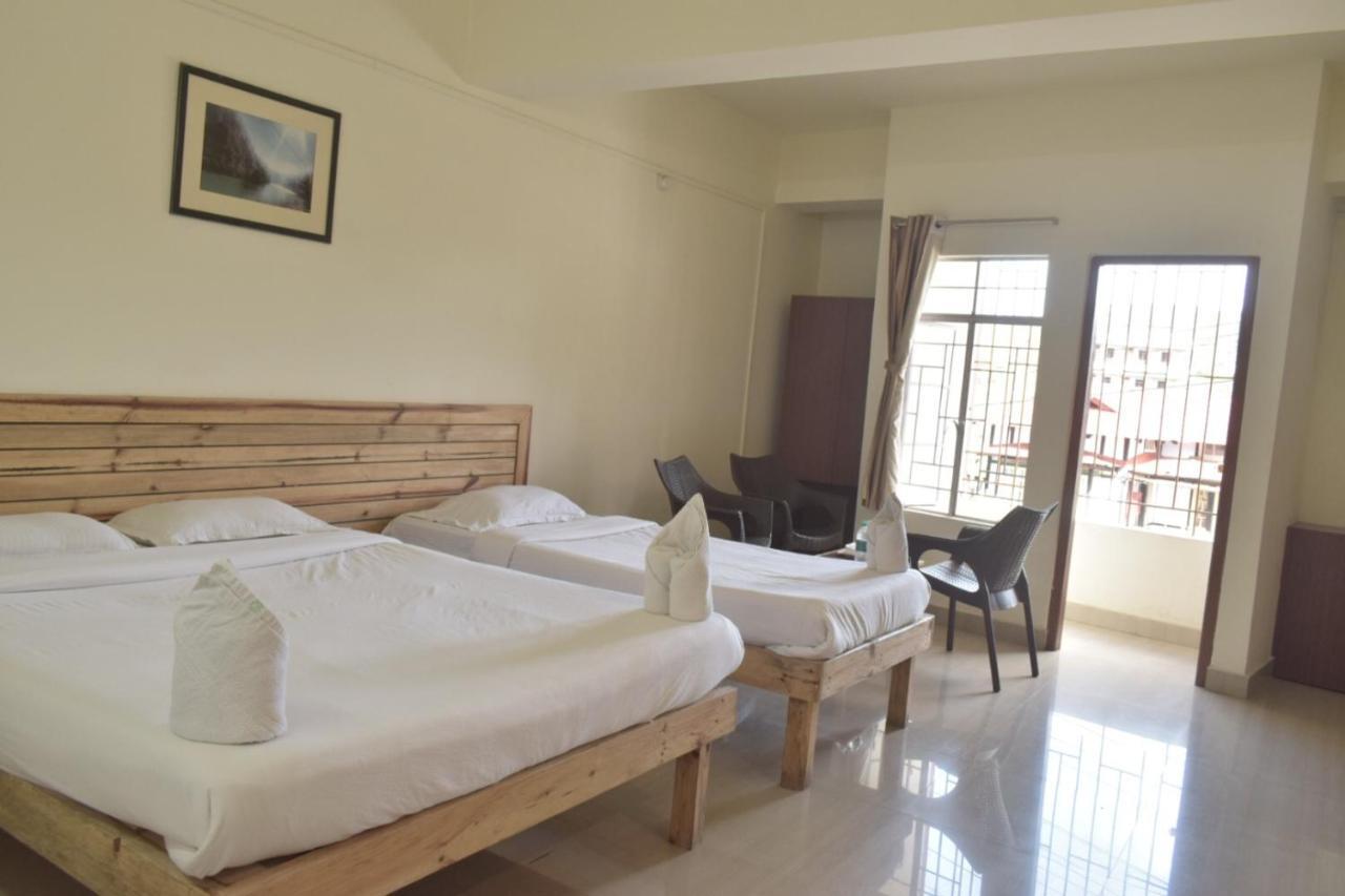 Hotel Travellers Inn Shillong Bagian luar foto